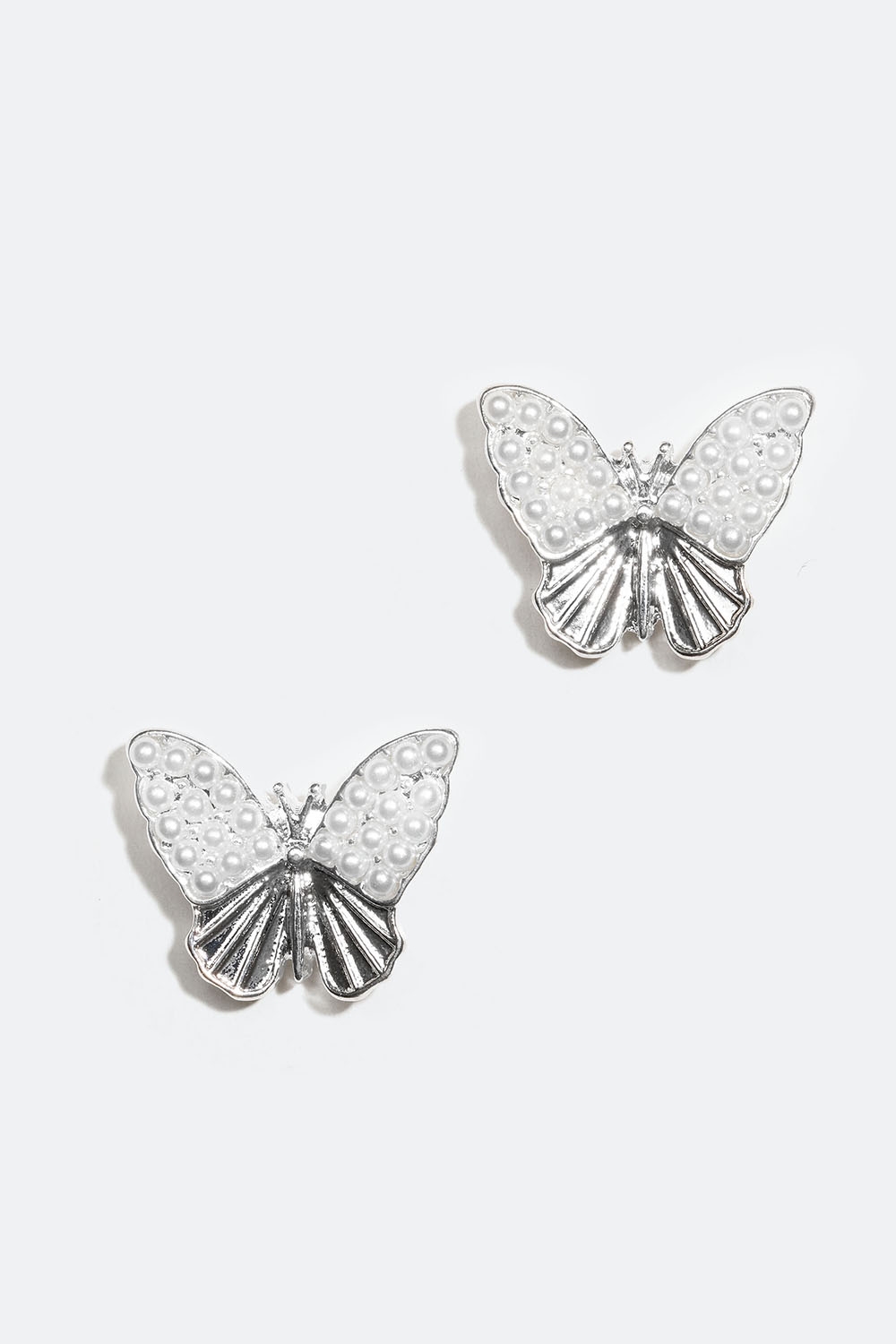 Nappikorvakorut, joissa perhosia ja helmiä ryhmässä Korut / Korvakorut / Nappikorvakorut @ Glitter (253005731001)