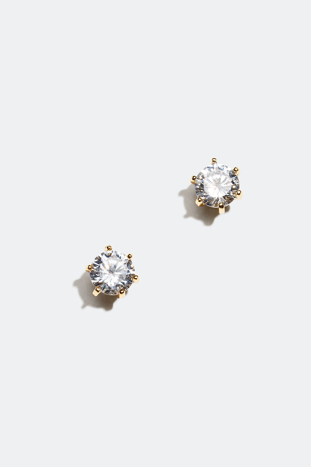 Pienet nappikorvakorut, joissa Cubic Zirconia -kivi ja 18 karaatin kultaus, 0,5 cm ryhmässä 18 karaatin kullattua hopeaa / Korvakorut 18 karaatin kulta @ Glitter (553000852000)