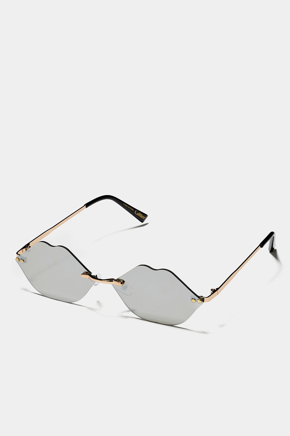 Aurinkolasit, joissa suun muotoiset peililinssit