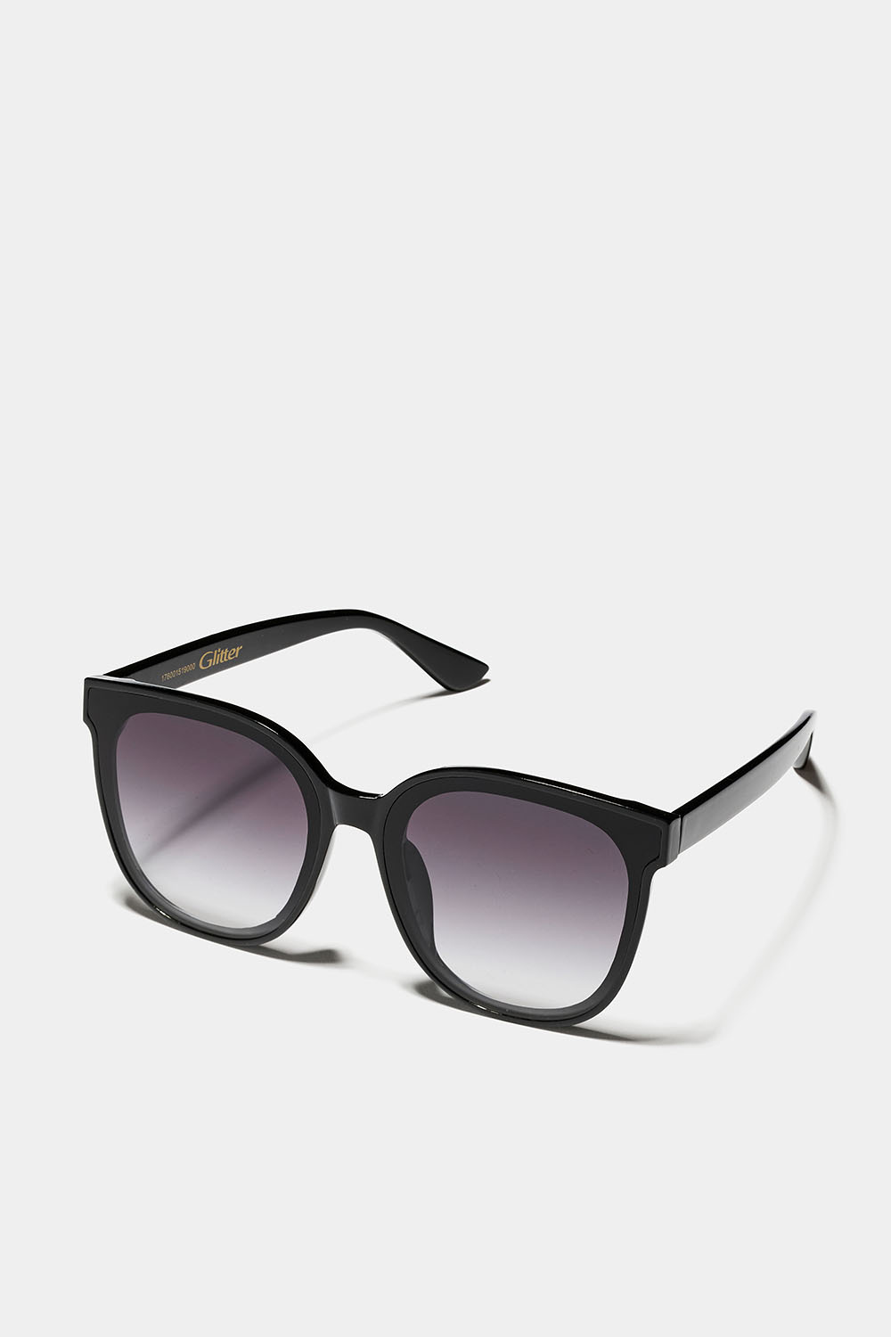 Mustat aurinkolasit, joissa ylisuuri muotoilu