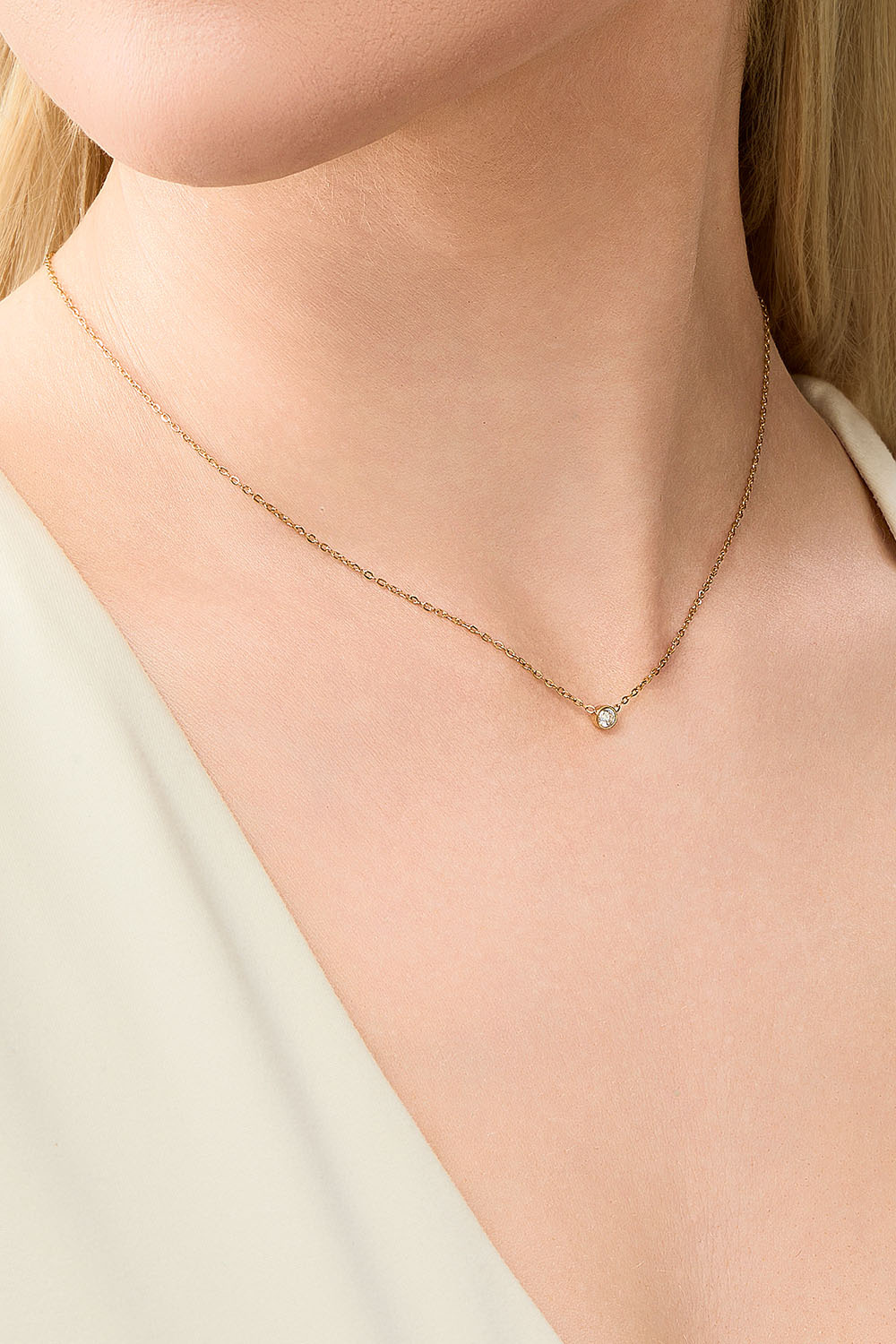 Ohut teräksinen kaulaketju, jossa 18 karaatin kultaus ja Cubic zirkonia -kiviä