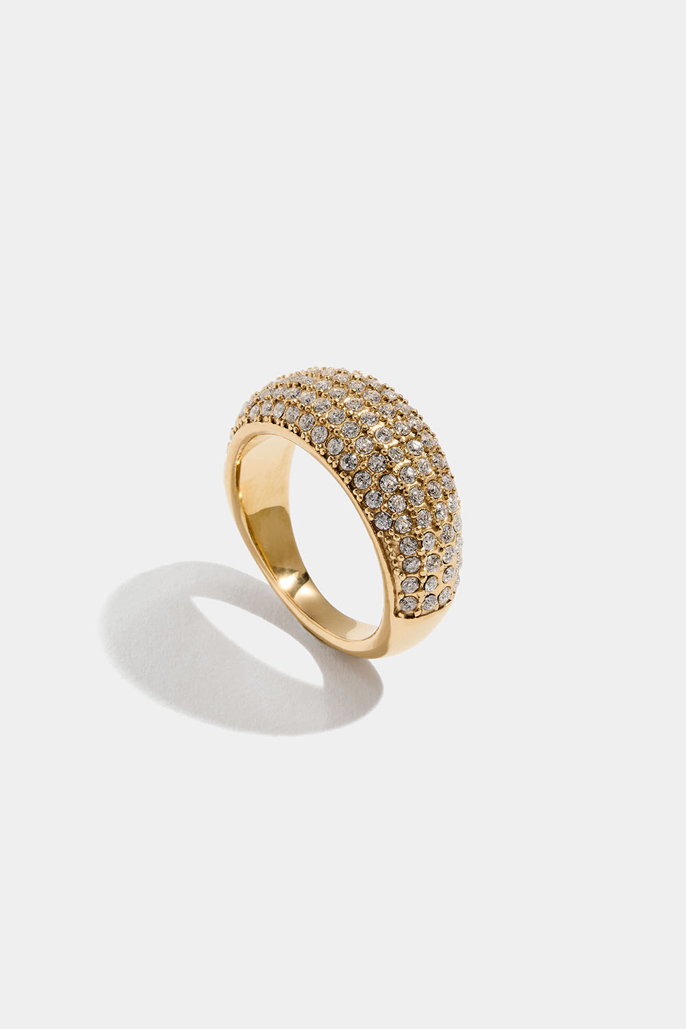 Leveä teräksinen sormus, jossa 18k kultaus ja kerros Cubic zirkonia -kiviä