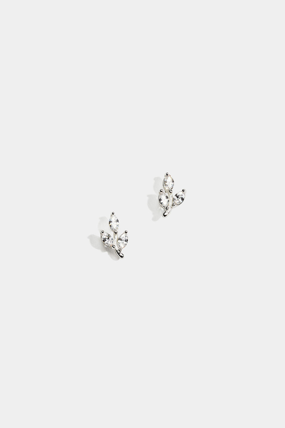 Aito hopeasormus, jossa lehtikoriste ja Cubic Zirconia -kiviä